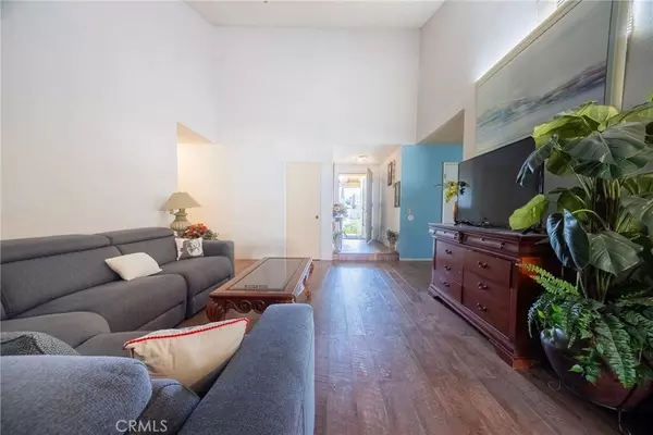 Simi Valley, CA 93063,2433 Medina AVE