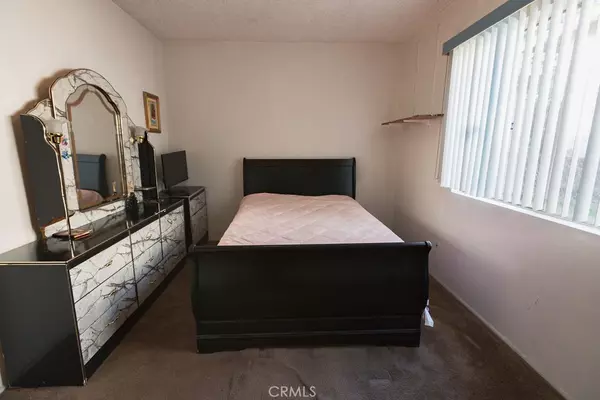 Pacoima, CA 91331,13157 Glamis St