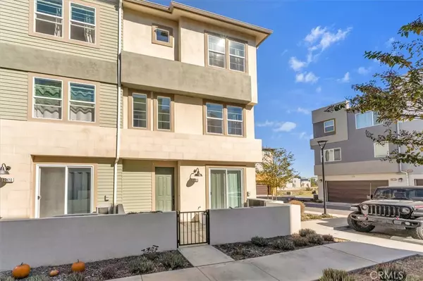 Valencia, CA 91355,27116 Valley Oak PL