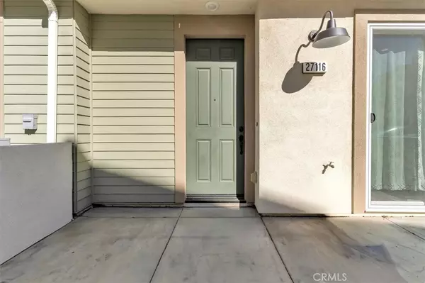 Valencia, CA 91355,27116 Valley Oak PL