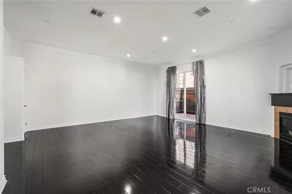 Chatsworth, CA 91311,10235 Independence AVE #5