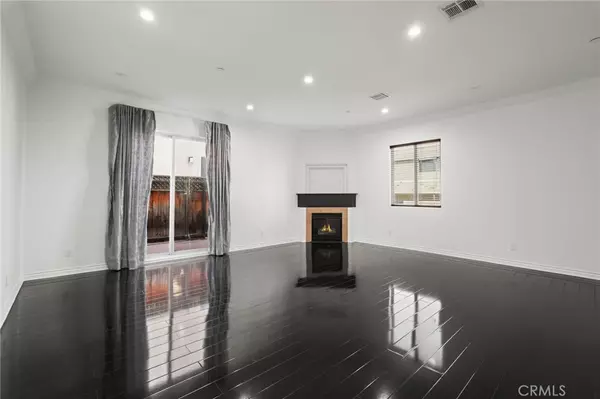 Chatsworth, CA 91311,10235 Independence AVE #5