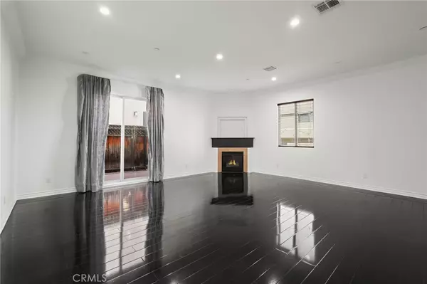 Chatsworth, CA 91311,10235 Independence AVE #5