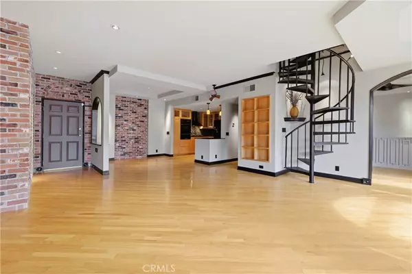 Sherman Oaks, CA 91403,14960 Dickens ST #303