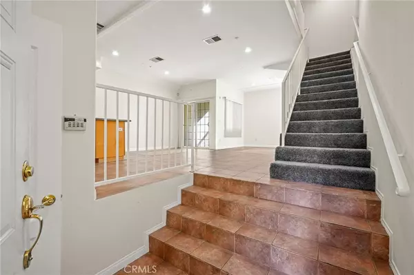 Glendale, CA 91202,1201 Ave Viola #104