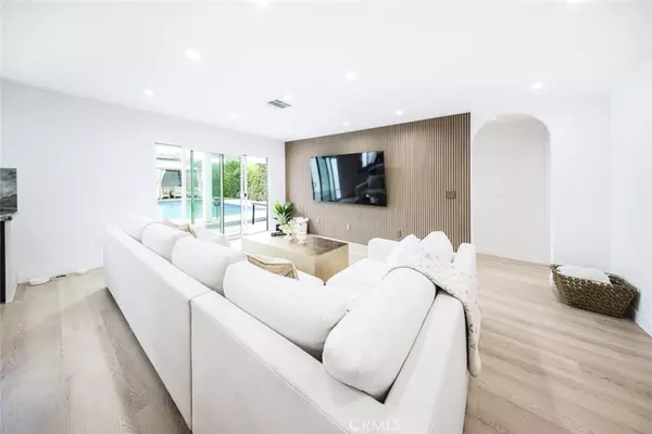 North Hollywood, CA 91605,7306 Farmdale AVE