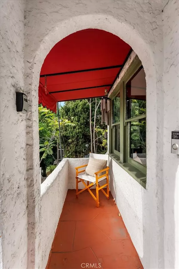 Los Angeles, CA 90026,2123 Branden ST