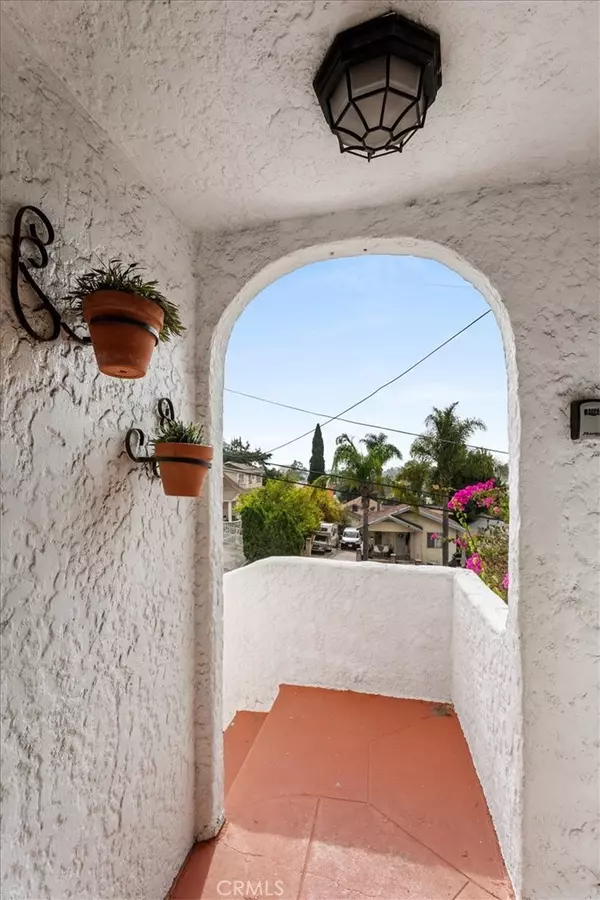 Los Angeles, CA 90026,2123 Branden ST