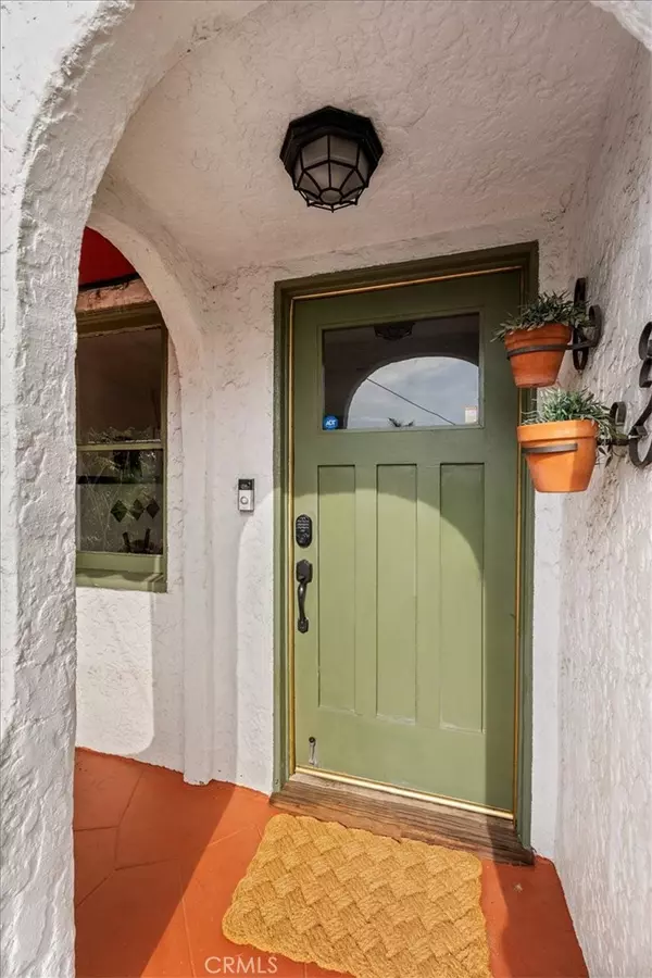 Los Angeles, CA 90026,2123 Branden ST