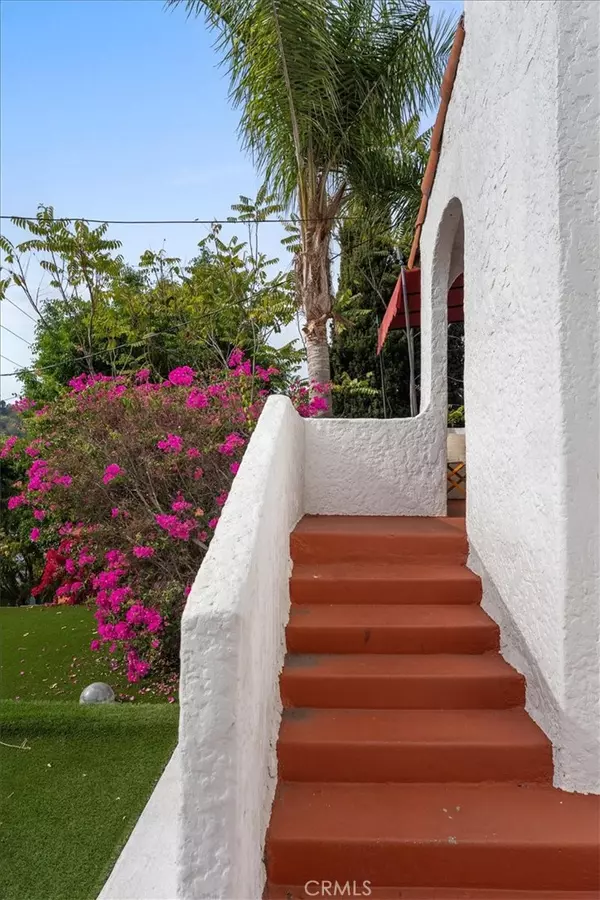 Los Angeles, CA 90026,2123 Branden ST