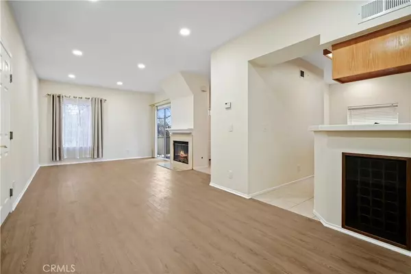 Oak Park, CA 91377,5824 Oak Bend #108