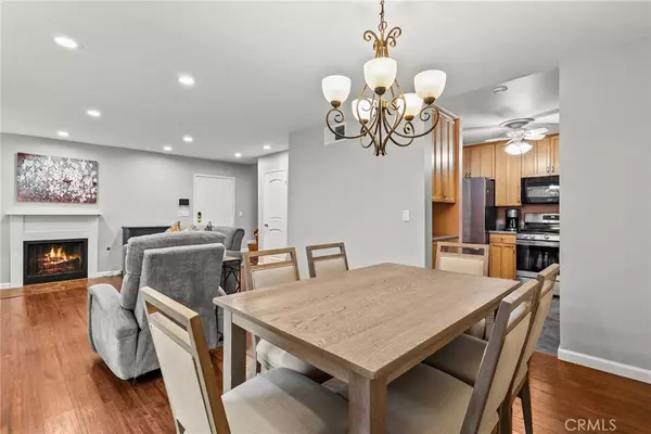 Woodland Hills, CA 91367,22123 Burbank Blvd #2