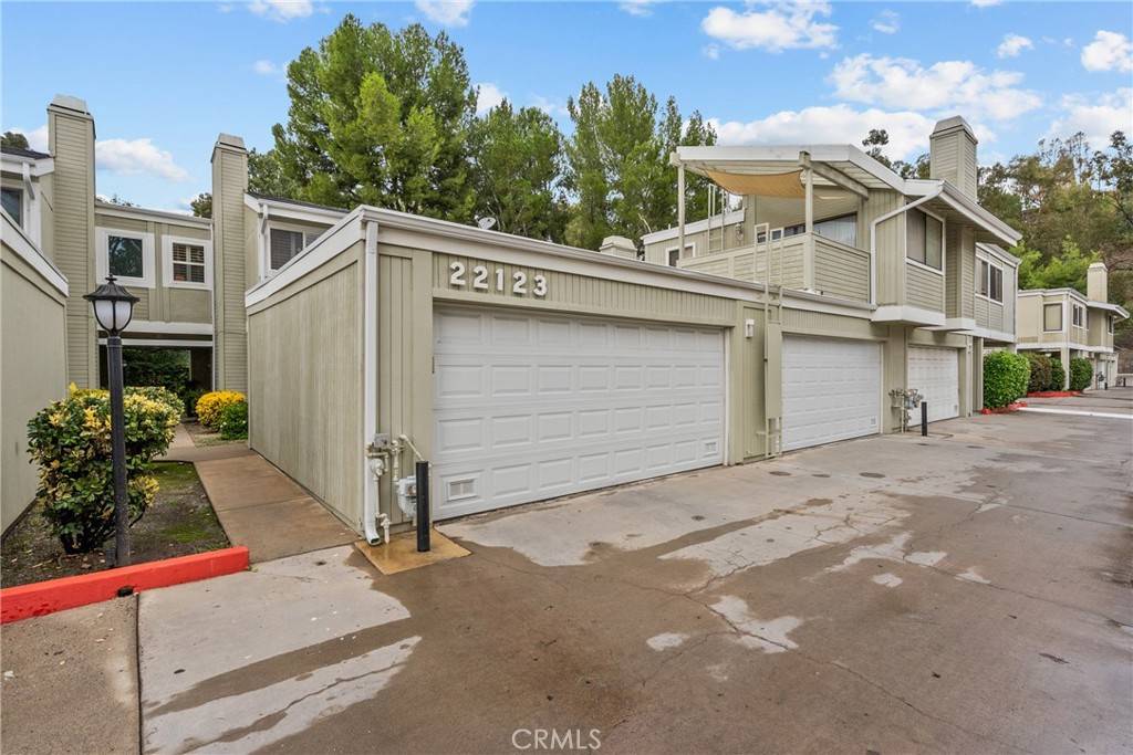 Woodland Hills, CA 91367,22123 Burbank Blvd #2