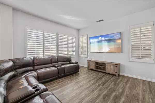 Saugus, CA 91390,28251 Infinity