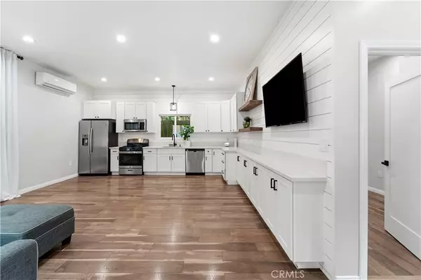 Tarzana, CA 91356,5702 Donna AVE