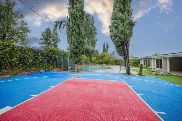 Woodland Hills, CA 91367,5817 Lockhurst DR