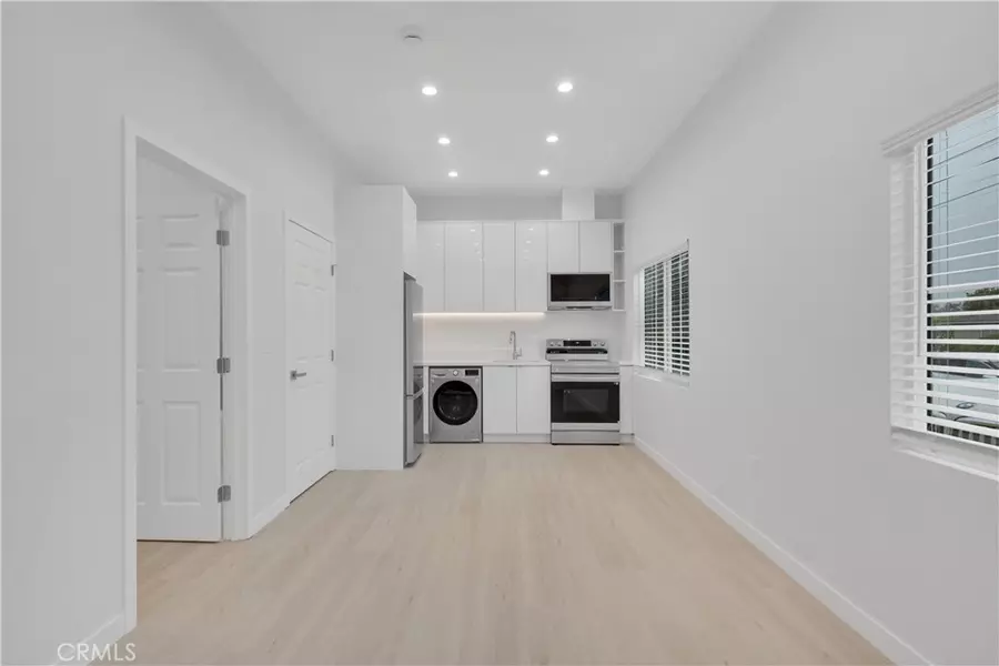 23806 Calvert, Woodland Hills, CA 91367