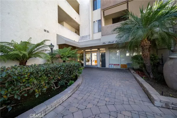 Encino, CA 91316,5325 Newcastle