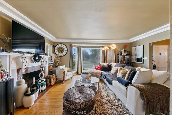 3907 Edgehill DR, Leimert Park, CA 90008