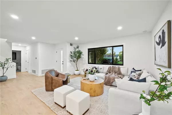 Sherman Oaks, CA 91423,13925 Branton PL