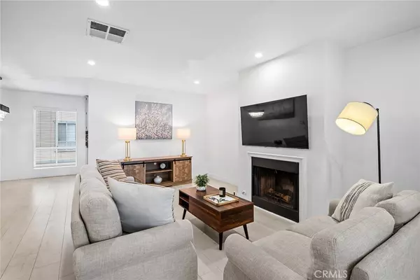 Chatsworth, CA 91311,9901 Independence AVE #D