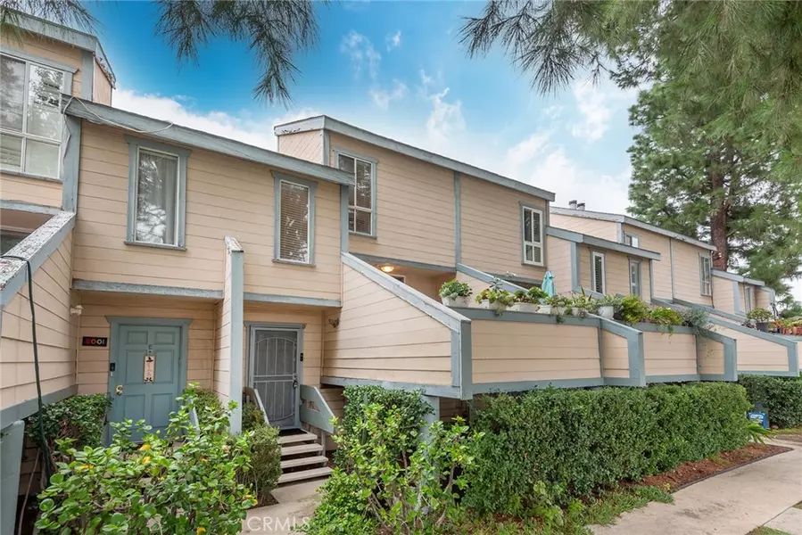 9901 Independence AVE #D, Chatsworth, CA 91311