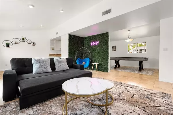 Woodland Hills, CA 91367,20300 Oxnard