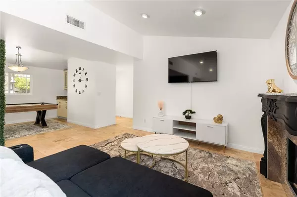 Woodland Hills, CA 91367,20300 Oxnard