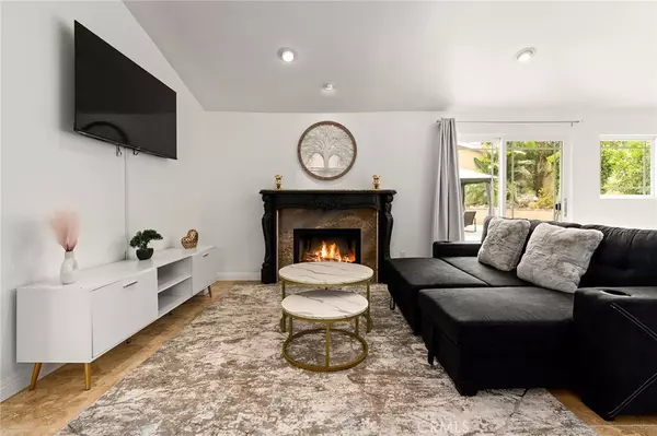 20300 Oxnard, Woodland Hills, CA 91367