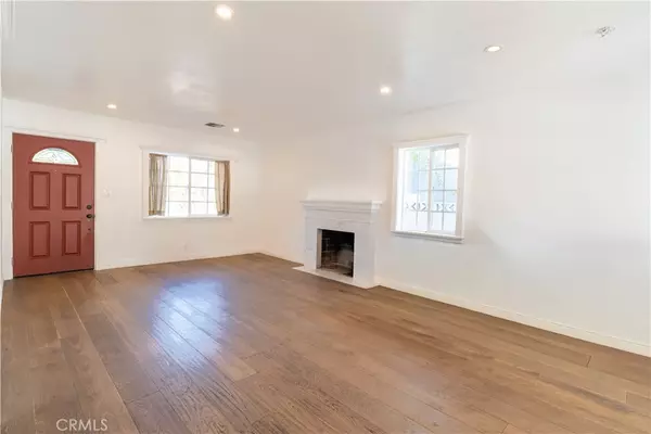 Woodland Hills, CA 91367,22636 Berdon