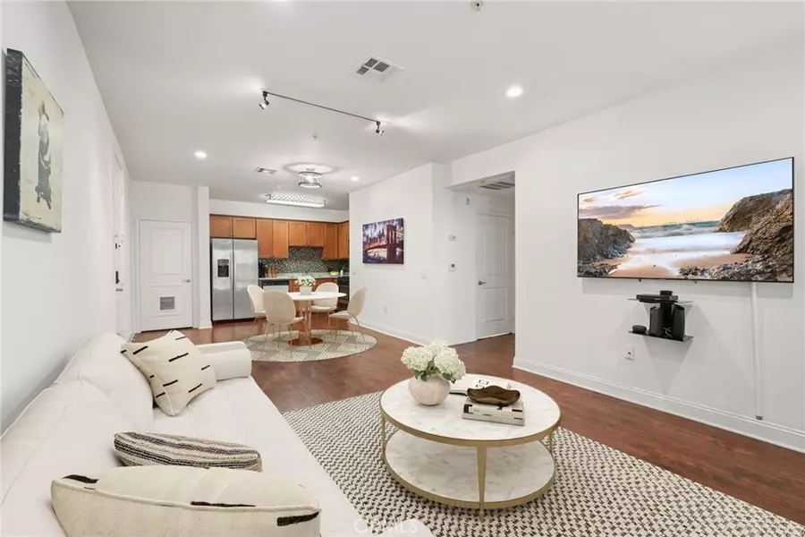 6938 Laurel Canyon #204, North Hollywood, CA 91605