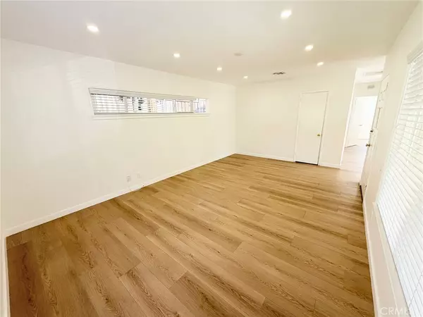 La Crescenta, CA 91214,4644 Lowell