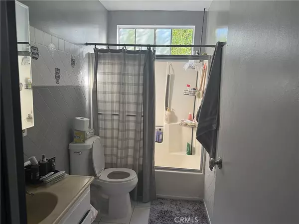 Reseda, CA 91335,6839 Geyser AVE