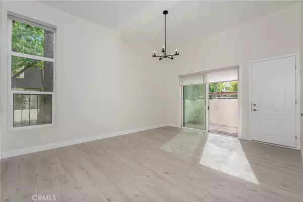 Woodland Hills, CA 91367,6201 Shoup AVE #66