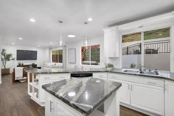 Woodland Hills, CA 91364,4384 Saltillo