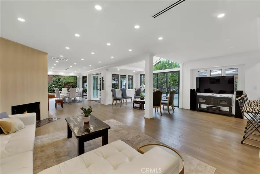 6409 Graves AVE, Lake Balboa, CA 91406