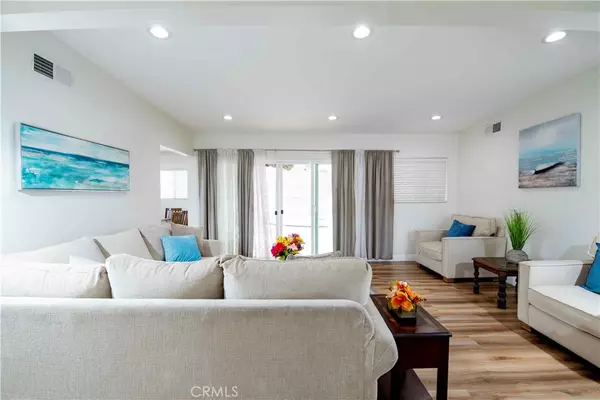 Sylmar, CA 91342,11968 Rossiter