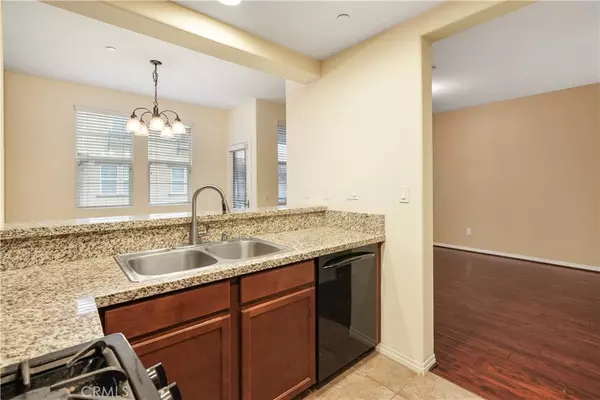 Valencia, CA 91354,24490 Marzal