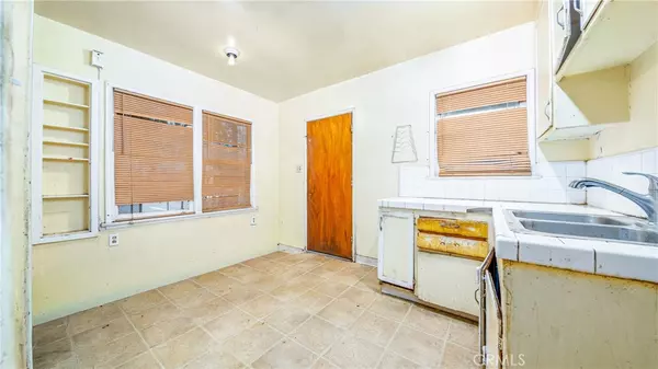 North Hollywood, CA 91605,7856 Lemp AVE