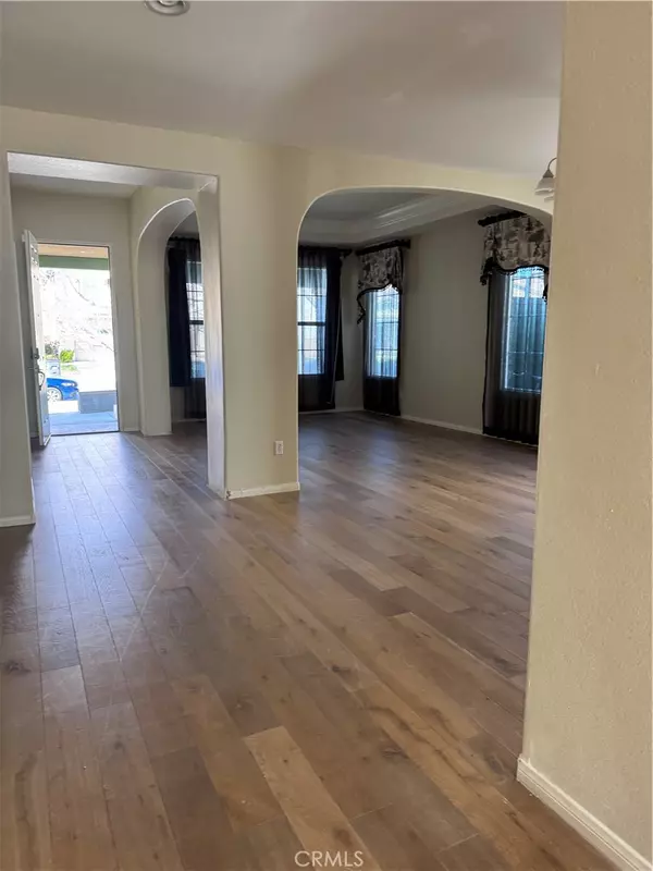 Lancaster, CA 93536,44130 Catsue