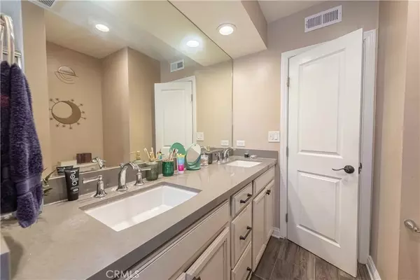 Woodland Hills, CA 91364,5237 Topanga Canyon
