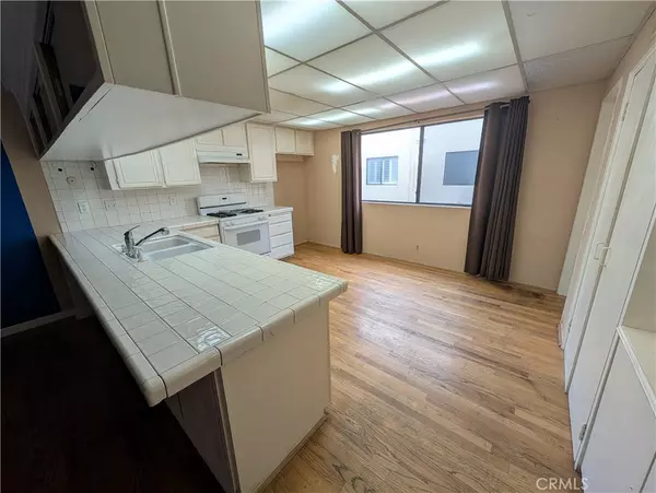 Tarzana, CA 91356,18403 Collins