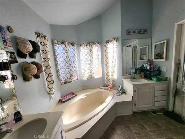 Canyon Country, CA 91351,19842 Emerald Creek DR