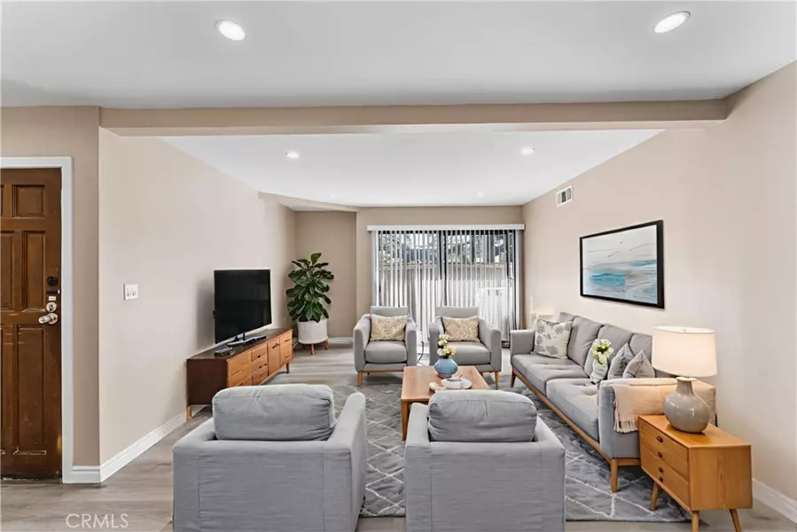 15511 Sherman Way #1, Van Nuys, CA 91406