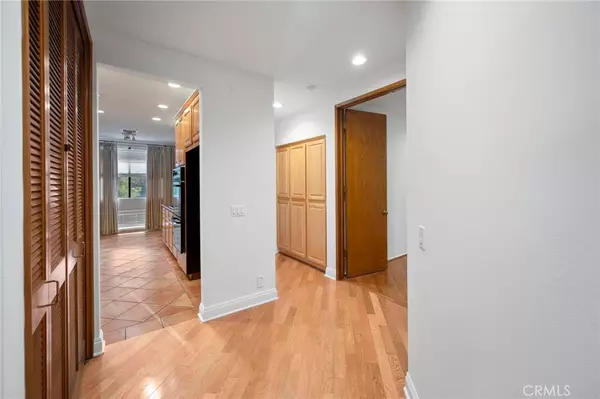 Los Angeles, CA 90049,750 S Bundy #108