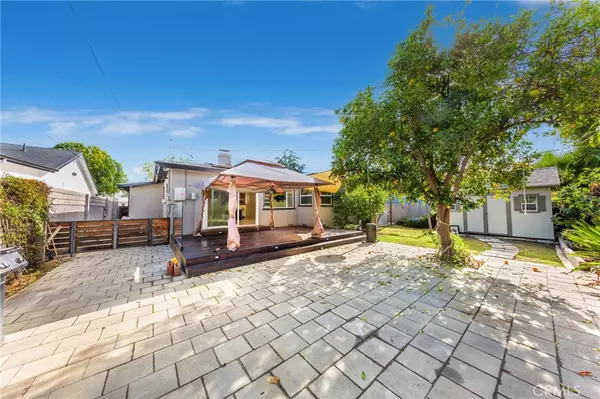 Tarzana, CA 91335,6251 Aura