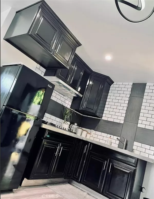 Van Nuys, CA 91405,7325 Matilija AVE