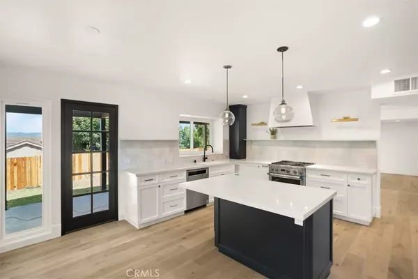 Woodland Hills, CA 91364,22450 Maycotte RD