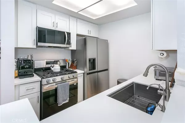 Reseda, CA 91335,19350 Sherman Way #124