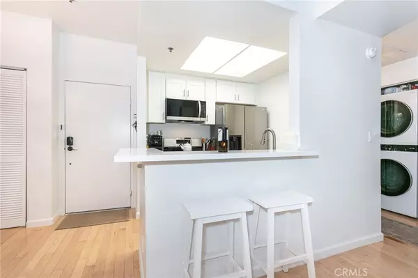 Reseda, CA 91335,19350 Sherman Way #124